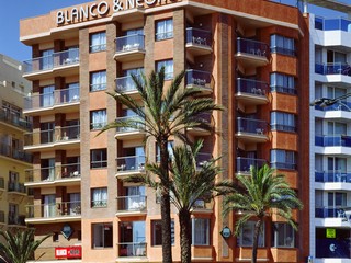 Blanco Y Negro Apartments